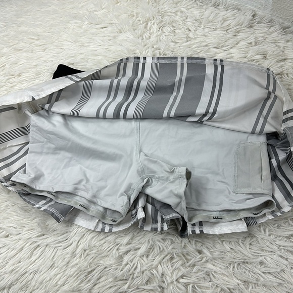 Lululemon Run: Pace Setter Skirt (Regular) Groovy Stripe Nimbus / Black - Picture 4 of 7